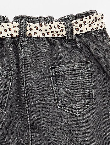 Paperbagjeans + riem met motiefje