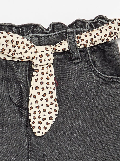 Paperbagjeans + riem met motiefje - Kiabi Paperbagjeans + riem met motiefje - Kiabi