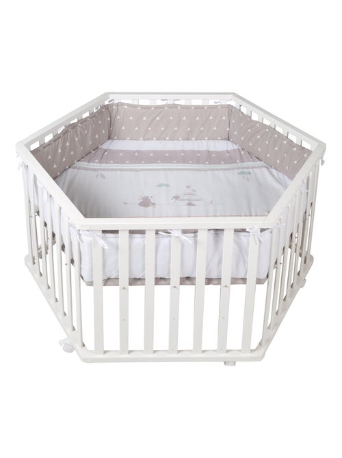 Parc bébé hexagonal en bois + tapis imprimé ourson 'Indibaer' ROBA - Kiabi Parc bébé hexagonal en bois + tapis imprimé ourson 'Indibaer' ROBA - Kiabi