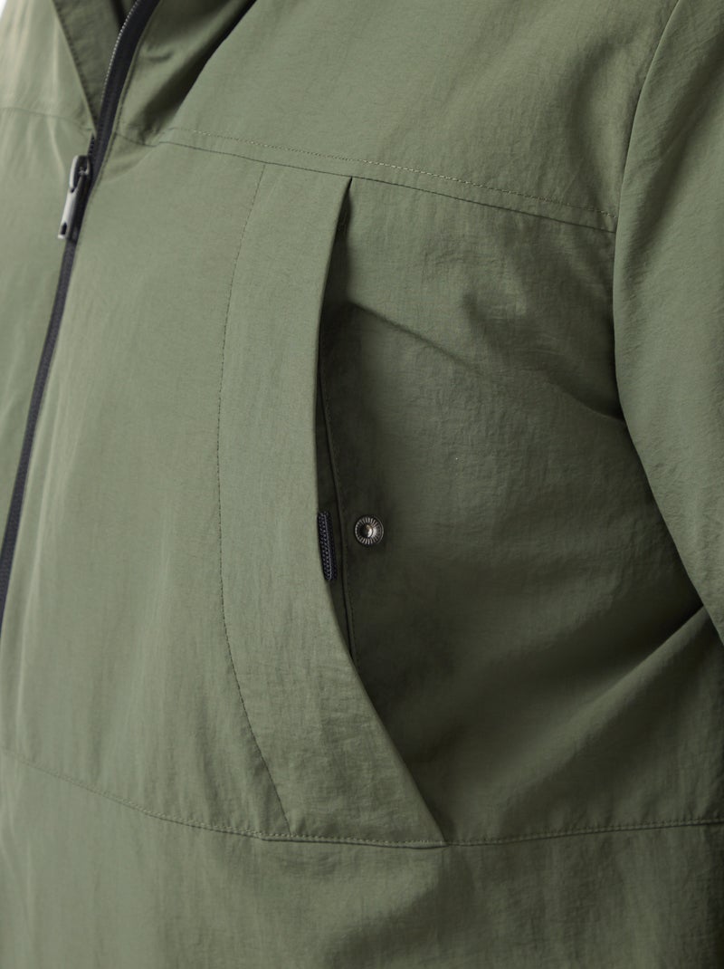 Parka met kap en opgestikte zakken met dubbele opening en fleece voering Groen - Kiabi