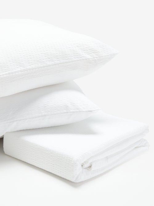 Parure de lit 200 x 200 cm + 2 taies d'oreiller 63 x 63 cm - KIABI Home - Kiabi Parure de lit 200 x 200 cm + 2 taies d'oreiller 63 x 63 cm - KIABI Home - Kiabi