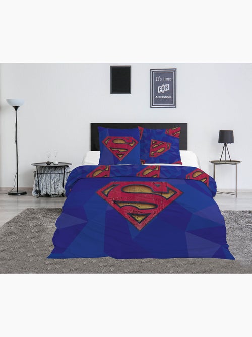 Parure de Lit Double Superman DC Comics 240x220 cm + 2 Taies 65x65 cm Polycoton Réversible | Logo Vi - Kiabi Parure de Lit Double Superman DC Comics 240x220 cm + 2 Taies 65x65 cm Polycoton Réversible | Logo Vi - Kiabi