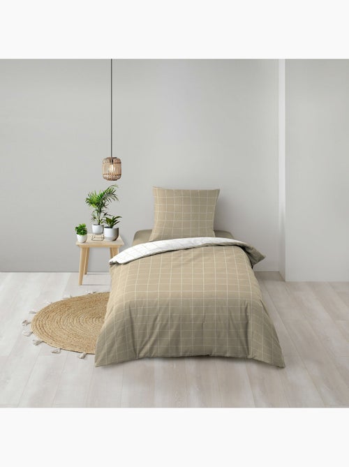 Parure de lit réversible – carreaux chic – 100% coton 57 fils – 2 taies 63x63 cm - Kiabi Parure de lit réversible – carreaux chic – 100% coton 57 fils – 2 taies 63x63 cm - Kiabi