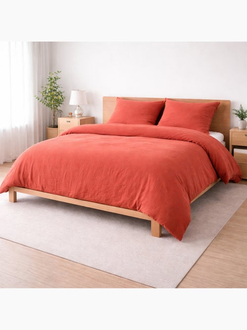 Parure de lit sienna + 2 taies 63x63 cm – double face gaze de coton & coton 57 fils - Kiabi Parure de lit sienna + 2 taies 63x63 cm – double face gaze de coton & coton 57 fils - Kiabi