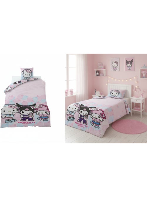 Parure Lit Fille Hello Kitty & Friends 140x200 cm+ Taie 65x65 cm Polycoton Réversible | Kuromi My Me - Kiabi Parure Lit Fille Hello Kitty & Friends 140x200 cm+ Taie 65x65 cm Polycoton Réversible | Kuromi My Me - Kiabi