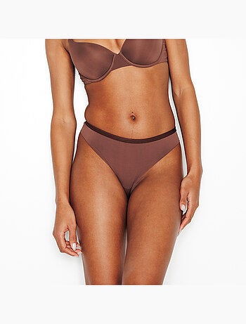 Perfect tanga microvezel gebronsde huid