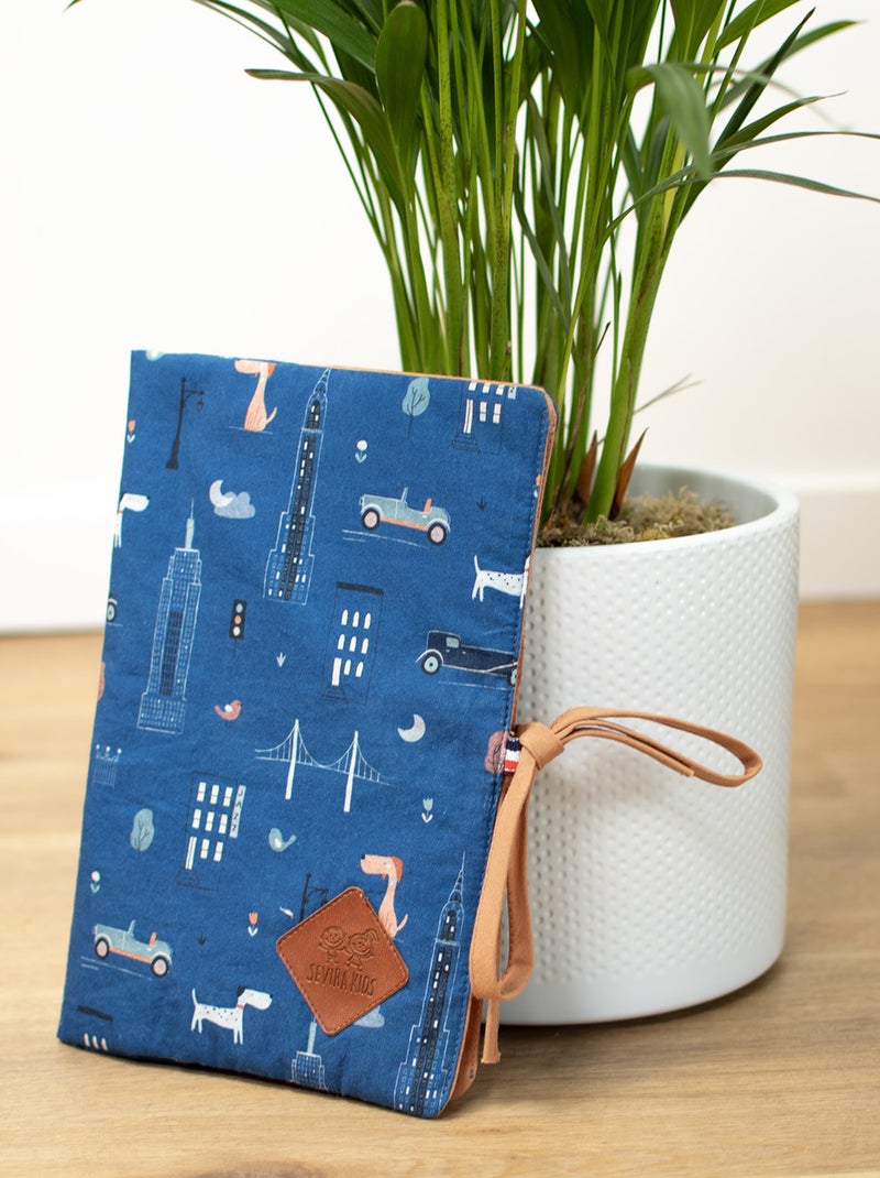 Personaliseerbare beschermhoes voor gezondheidsboekje new york | sevira kids Blauw - Kiabi