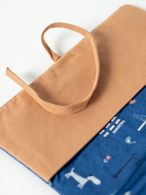 Personaliseerbare beschermhoes voor gezondheidsboekje new york | sevira kids - Kiabi Personaliseerbare beschermhoes voor gezondheidsboekje new york | sevira kids - Kiabi