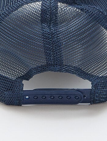 Pet met mesh en borduursel aan de voorkant