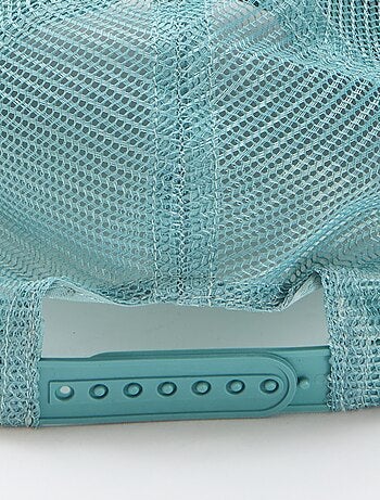 Pet met mesh en borduursel aan de voorkant