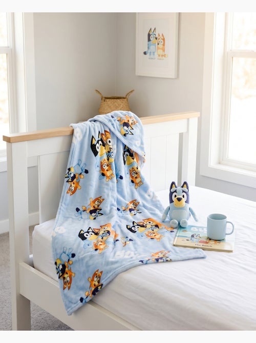 Plaid à Capuche Flanelle Bluey & Bingo 120x150cm – All-Over – 100% Polyester – Licence Officielle - Kiabi Plaid à Capuche Flanelle Bluey & Bingo 120x150cm – All-Over – 100% Polyester – Licence Officielle - Kiabi