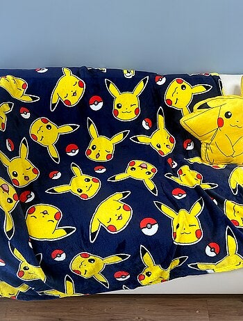 Plaid cuddle imprimé 'Pikachu'