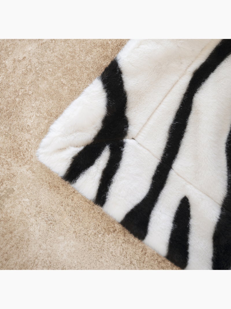 Plaid doux à motif zèbre avec dos en velours Noir - Kiabi