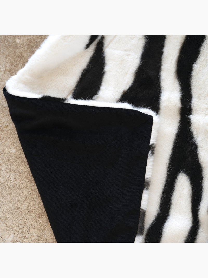 Plaid doux à motif zèbre avec dos en velours Noir - Kiabi