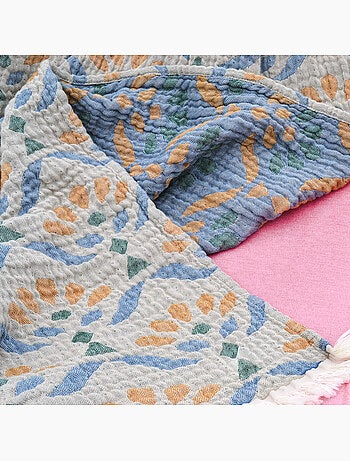 Plaid en gaze de coton lavée à motif végétal