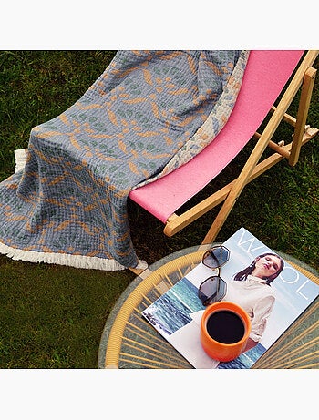 Plaid en gaze de coton lavée à motif végétal