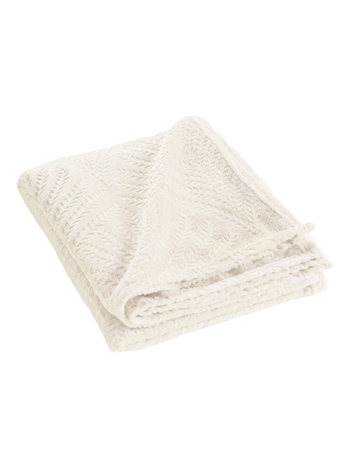 Plaid flanelle relief unie Nelia - Douceur D'intérieur - Kiabi Plaid flanelle relief unie Nelia - Douceur D'intérieur - Kiabi