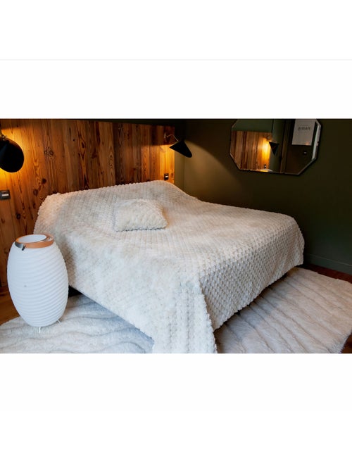 Plaid ou jeté de lit imitation fourrure relief losange - Kiabi