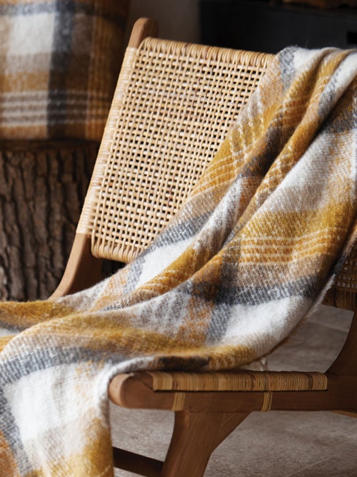 Plaid tartan ecossais - effet mohair - Kiabi Plaid tartan ecossais - effet mohair - Kiabi