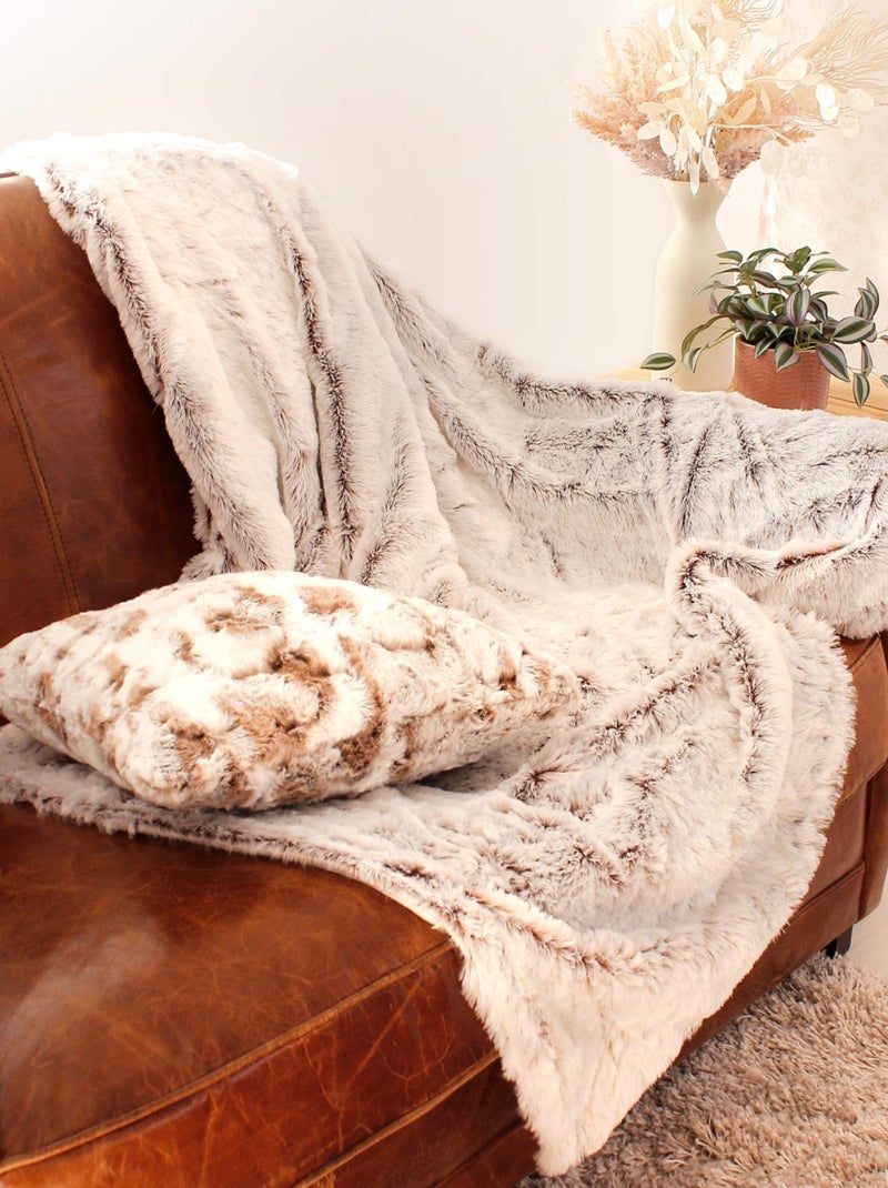 Plaid tendance en imitation fourrure Taupe - Kiabi