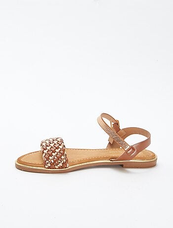 Platte sandalen met bandjes en gesp