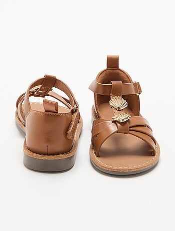 Platte sandalen met fantasie schelpversieringen