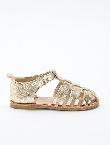 Platte sandalen met gesloten, glanzende bandjes