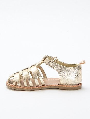 Platte sandalen met gesloten, glanzende bandjes