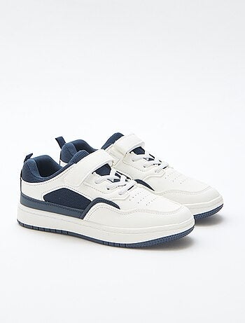 Platte sneaker met contrasterende tweekleurige klittenbandsluiting