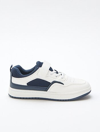 Platte sneaker met contrasterende tweekleurige klittenbandsluiting