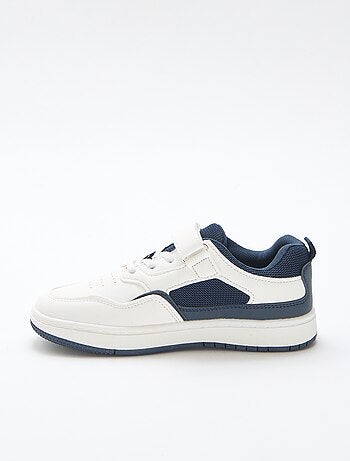 Platte sneaker met contrasterende tweekleurige klittenbandsluiting