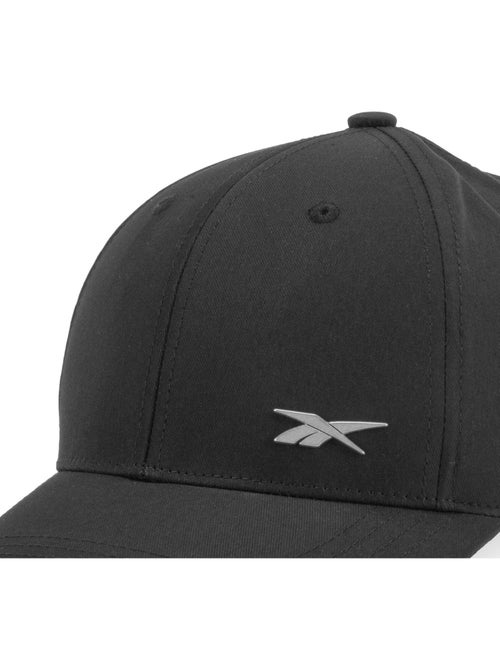 Polyester baseballpet met zilverkleurig embleem. - Kiabi Polyester baseballpet met zilverkleurig embleem. - Kiabi