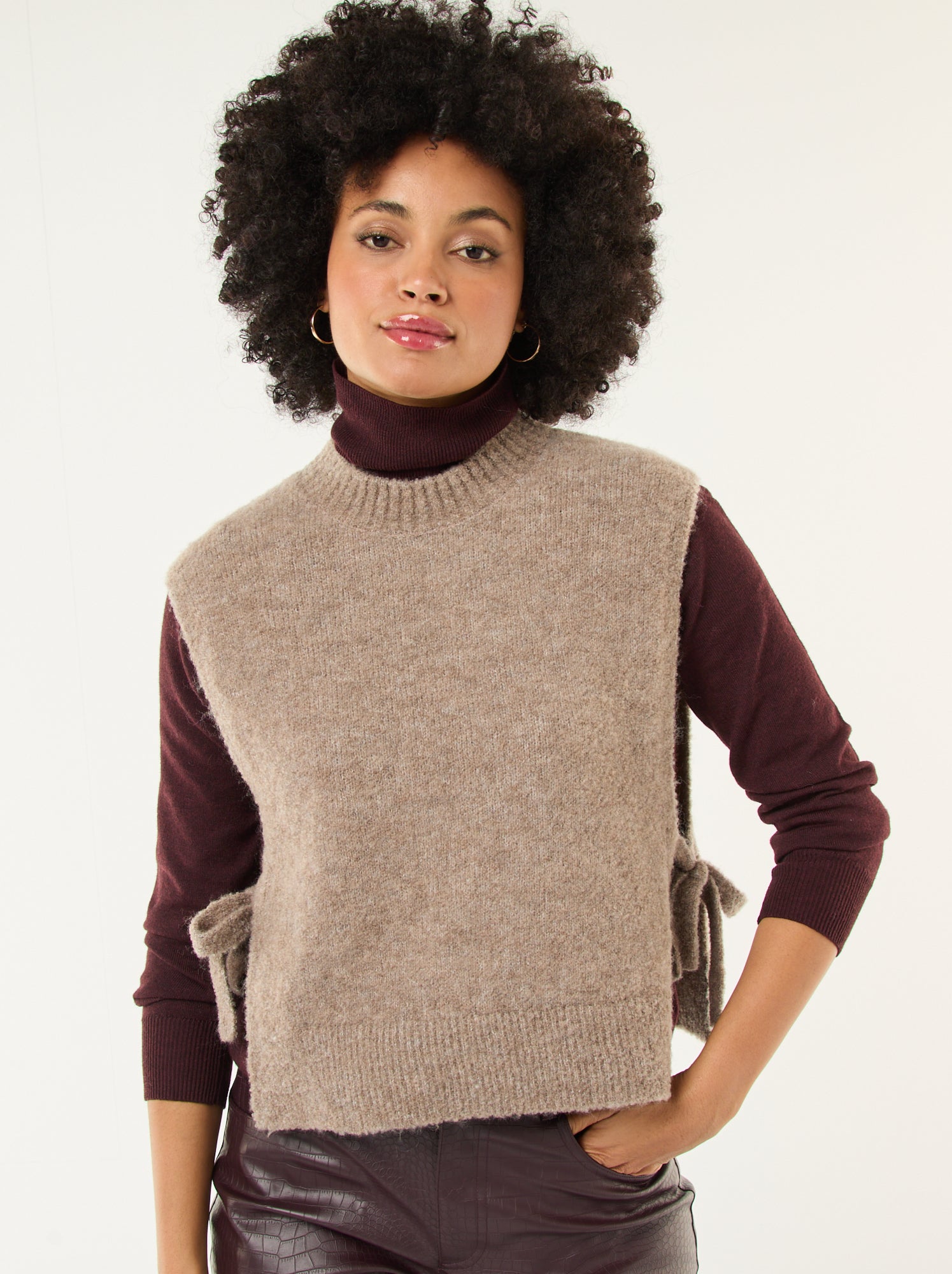 Pull à bouclettes sans manches à nouer