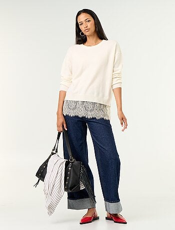 Pull avec empiècement en dentelle