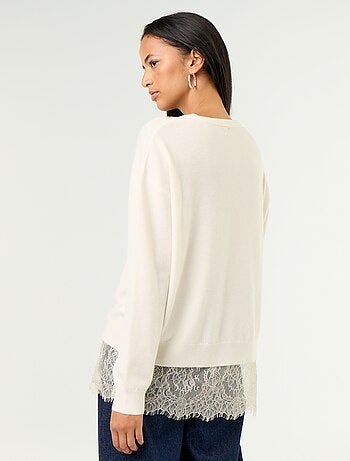 Pull avec empiècement en dentelle