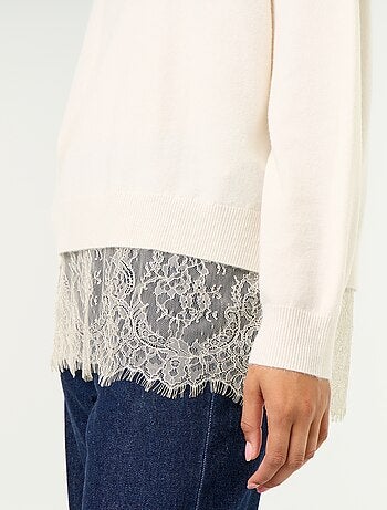 Pull avec empiècement en dentelle