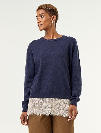 Pull avec empiècement en dentelle