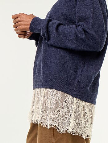 Pull avec empiècement en dentelle