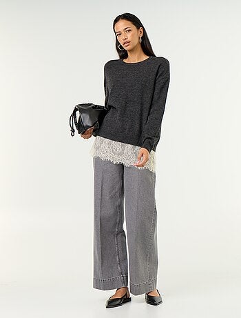 Pull avec empiècement en dentelle