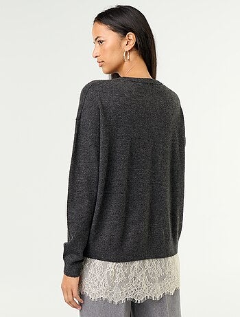 Pull avec empiècement en dentelle