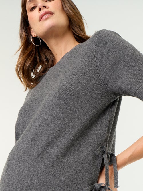 Pull de maternité manches courtes avec fentes lacées - Kiabi Pull de maternité manches courtes avec fentes lacées - Kiabi