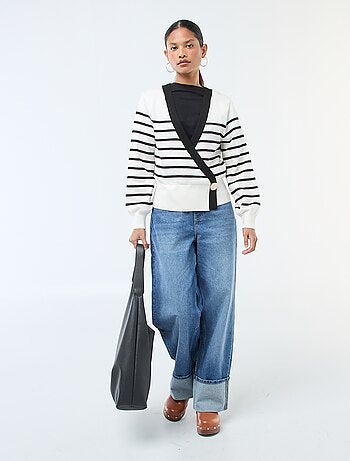 Pull effet gilet cache-coeur avec bouton doré