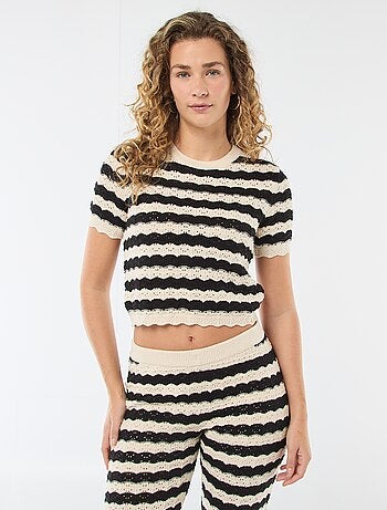 Pull en crochet à manches courtes