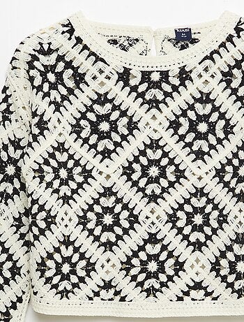 Pull en maille ajourée avec broderies fleurs