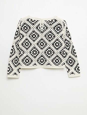 Pull en maille ajourée avec broderies fleurs