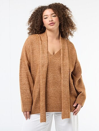 Pull en maille avec écharpe intégrée