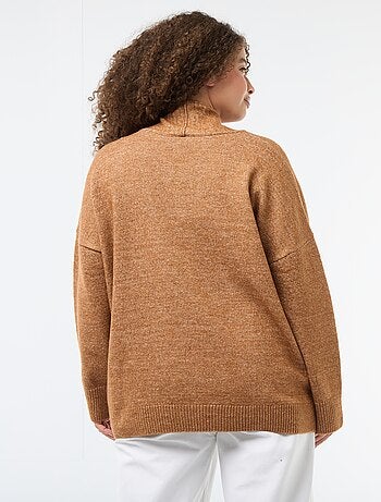 Pull en maille avec écharpe intégrée