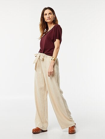 Pull en maille avec un col bateau et des manches courtes