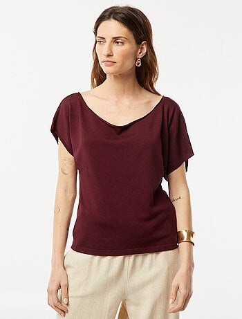 Pull en maille avec un col bateau et des manches courtes