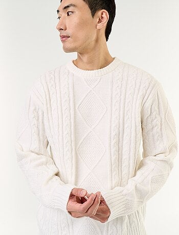 Pull en maille grosse jauge avec torsades